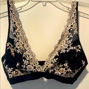 NWOT  Wacoal Black and Cream Lace Bra
